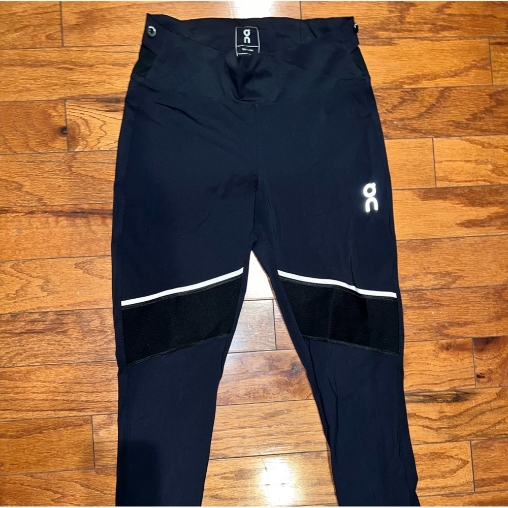 On Running Black Tights Long- Lumos, never worn